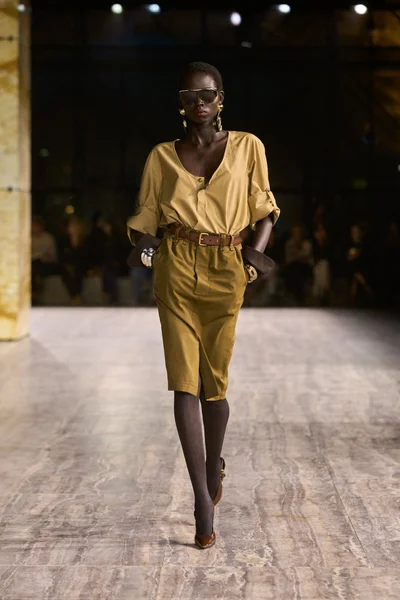 Look 14